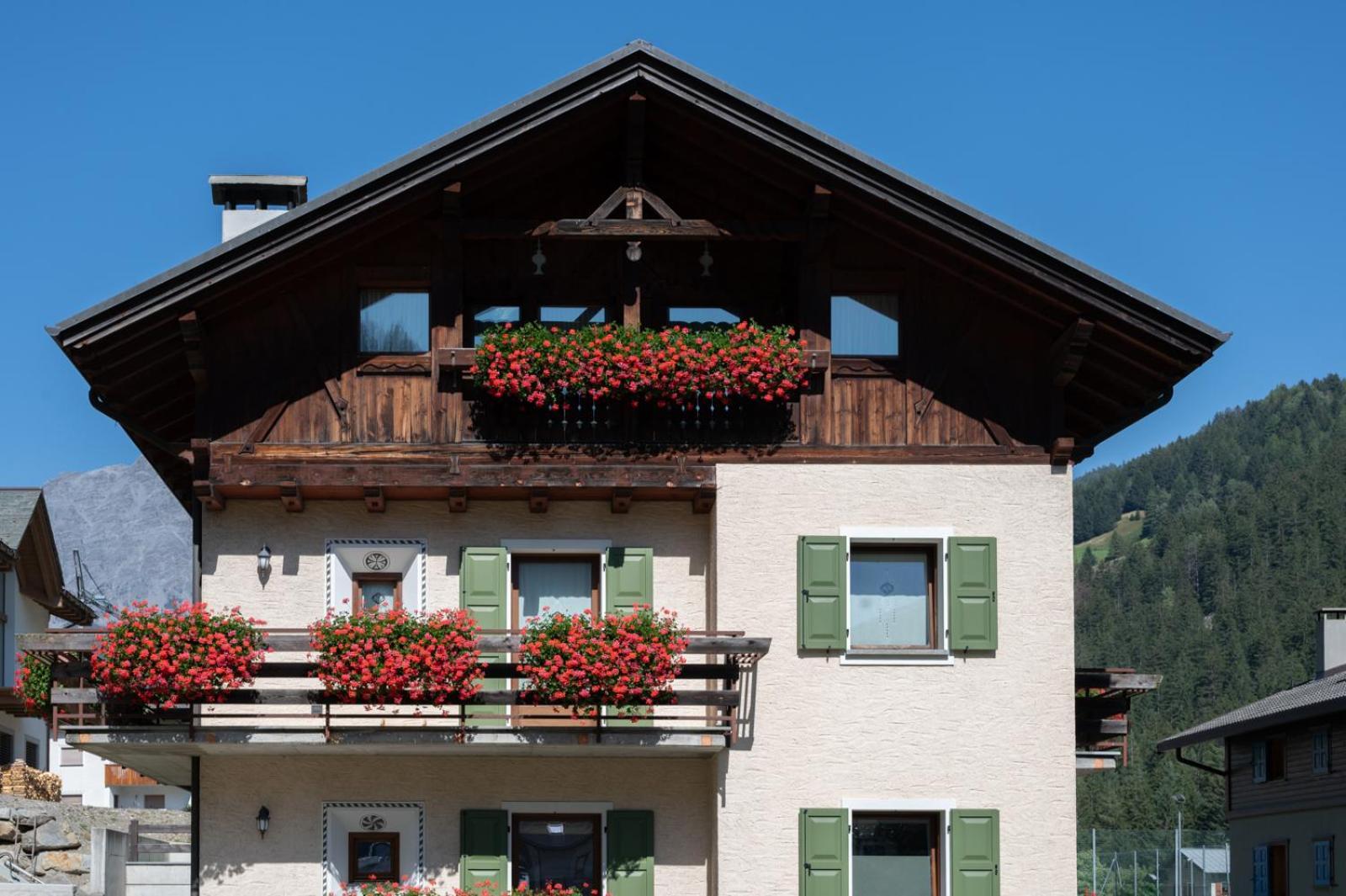 Appartamento Casa Le Rondini Valdisotto Esterno foto