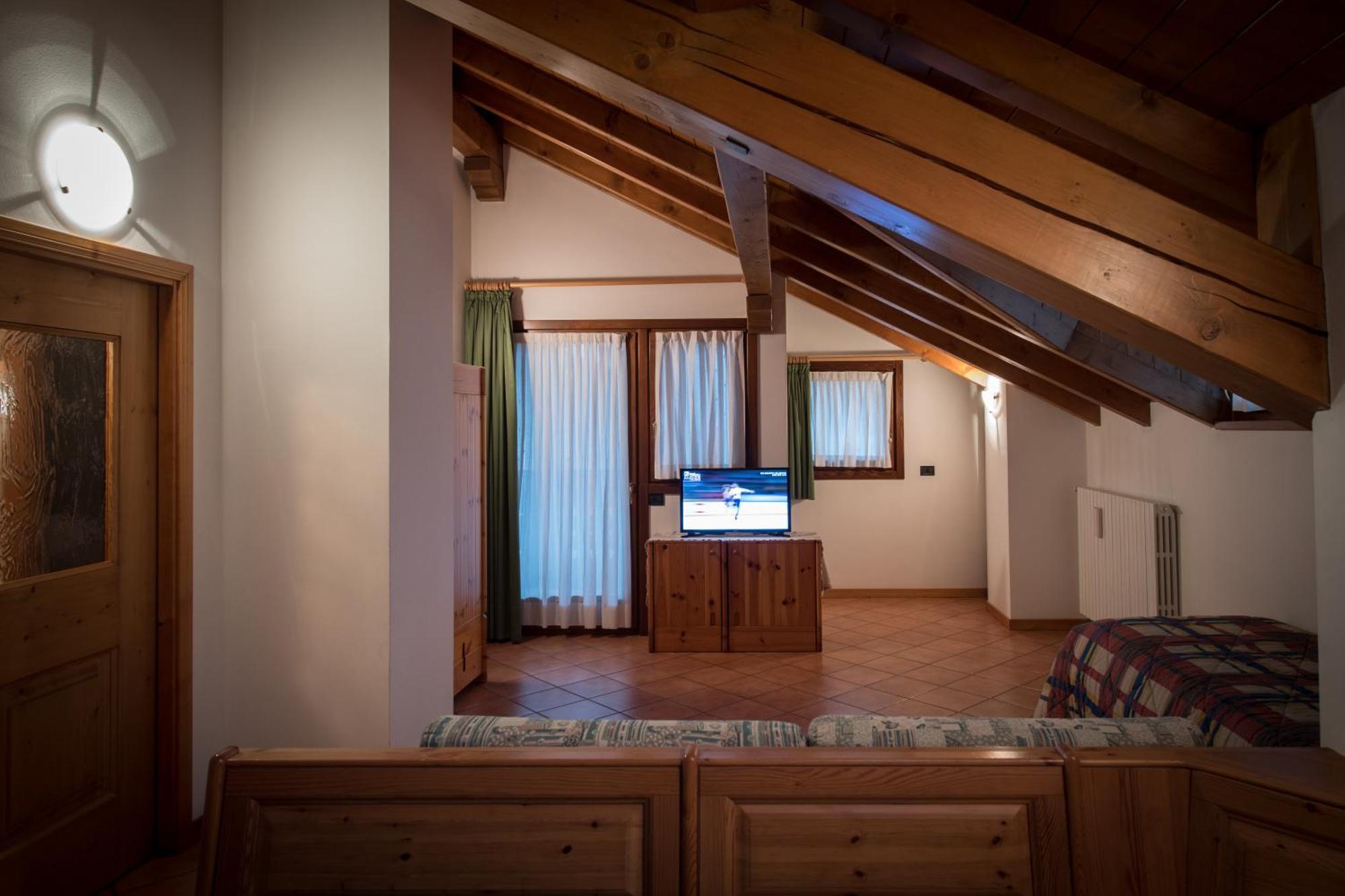 Appartamento Casa Le Rondini Valdisotto Esterno foto